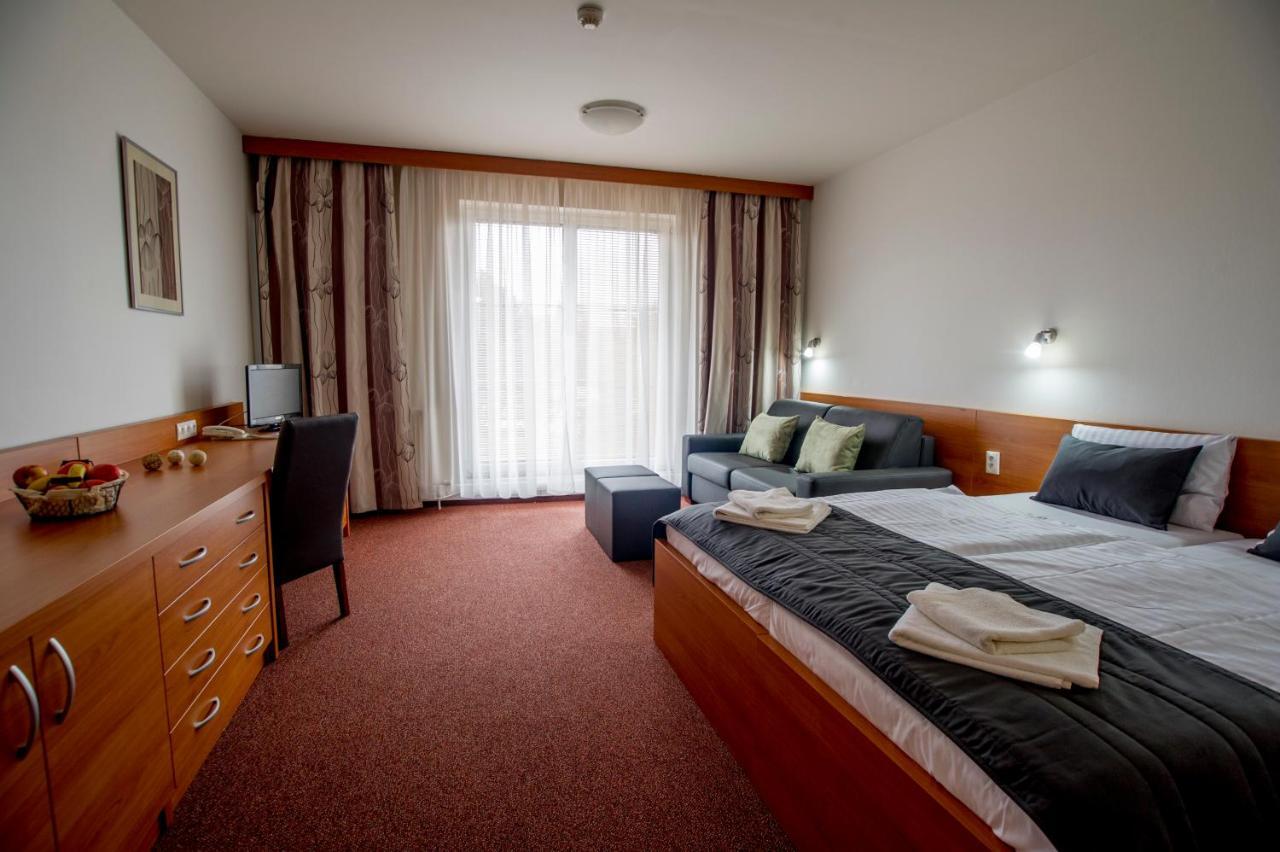 Wellness Hotel Thermal Štúrovo Exterior foto